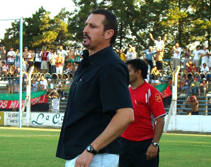 Mina vuelve al fútbol..será el DT. de Sportivo