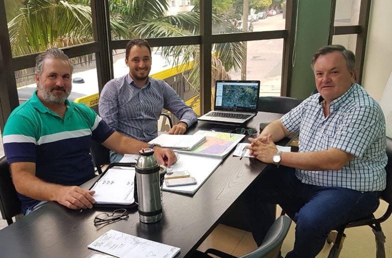 Michlig se reunió con autoridades por obras hídricas