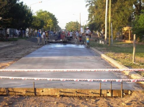 Villa Trinidad: Finalizaron primera cuadra de pavimento de plan por 6 millones