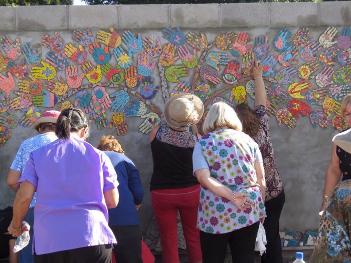 Suardi: Adultos mayores realizaron actividad de mosaiquismo 