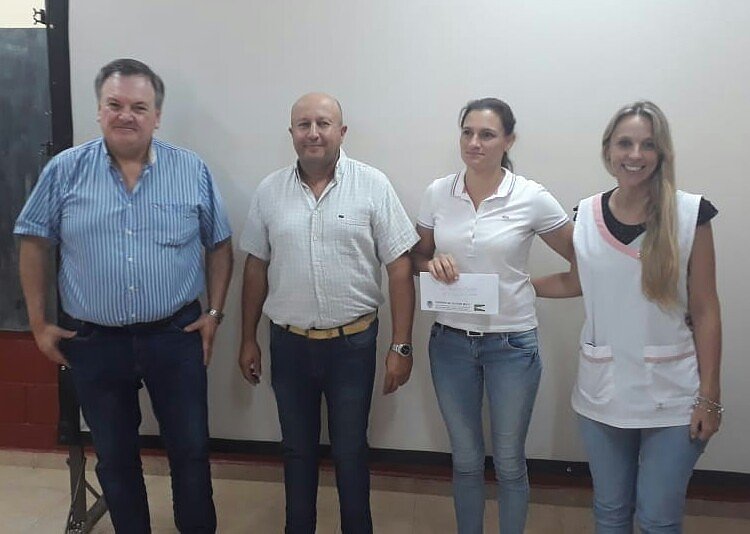 Michlig entregó aportes a escuelas de Colonia Bossi