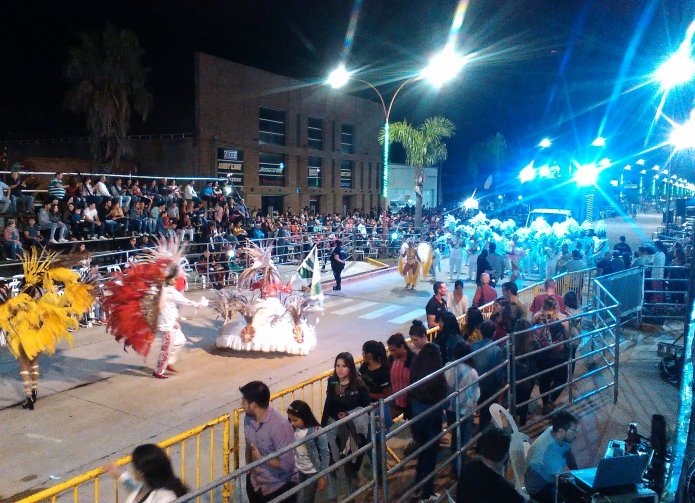 Una multitud disfrutó de los Mega Corsos de Porteña