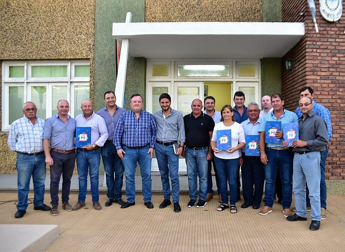 Pullaro entregó fondos para refacción de comisarías y seguridad vial
