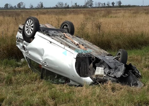 Una mujer murió al volcar un auto en jurisdicción de Sunchales
