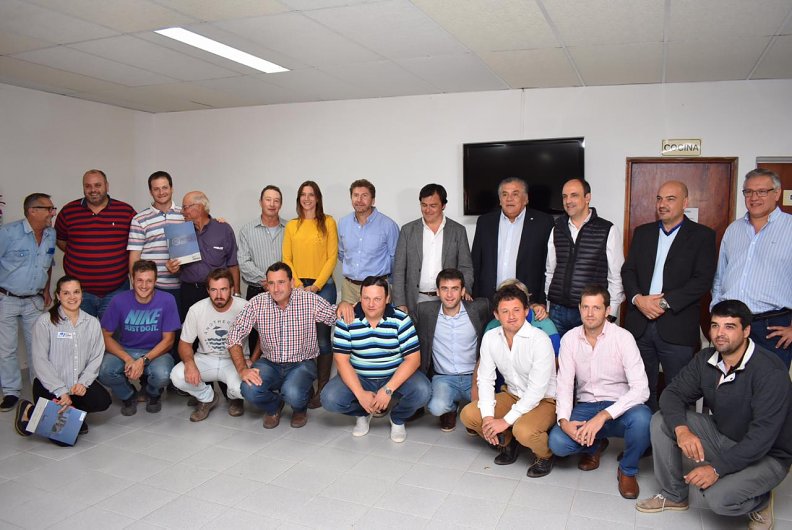 Sanmartino acercó fondos a productores del Clúster Lechero
