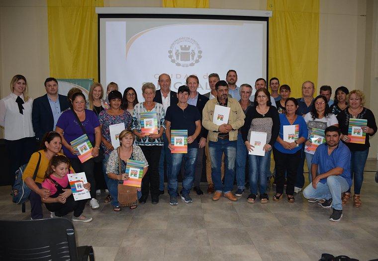 Se entregaron escrituras a 15 familias de Sunchales