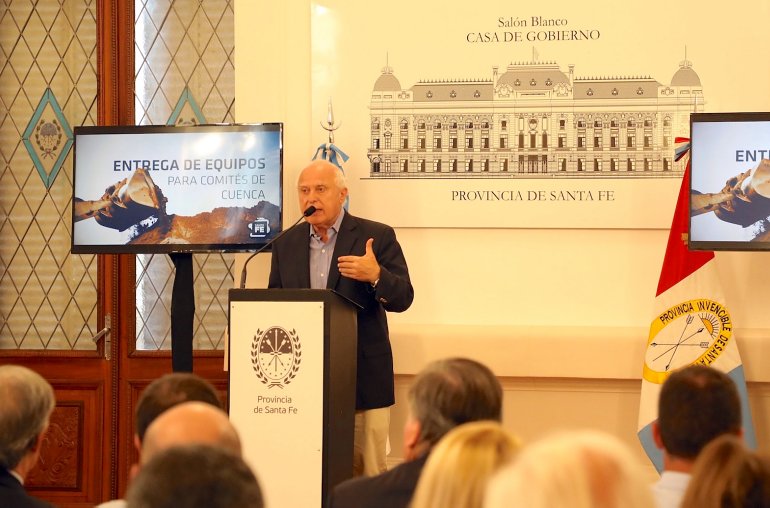 La provincia donó maquinarias a los Comités de Cuenca