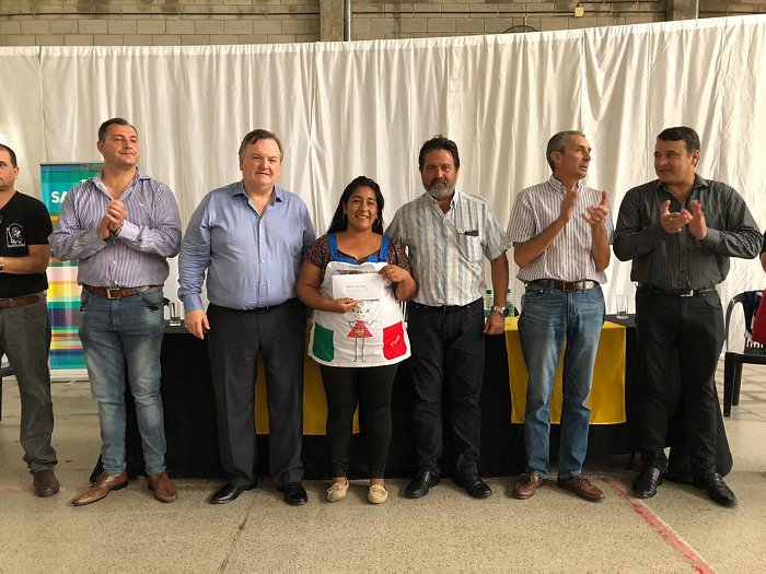 Escuelas del departamento recibieron fondos del FANI