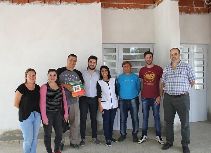 Peretti entregó importante aporte provincial a la Escuela 559