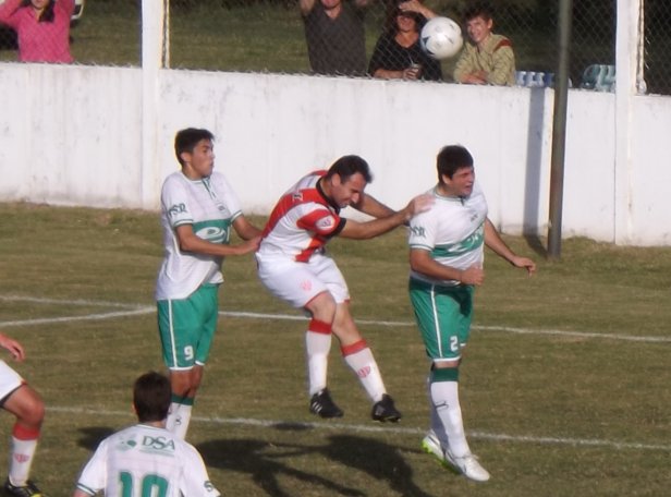 Zona Norte: Devoto goleó a Sportivo y es finalista