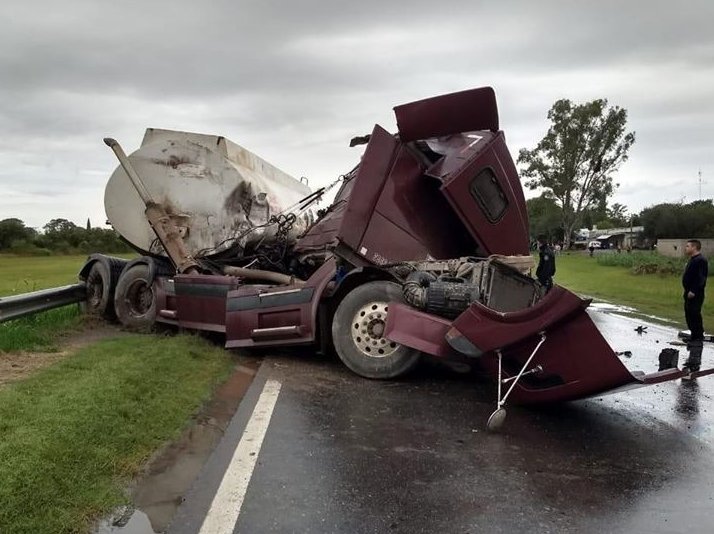 Palacios: Un muerto dejó como saldo el choque de dos camiones