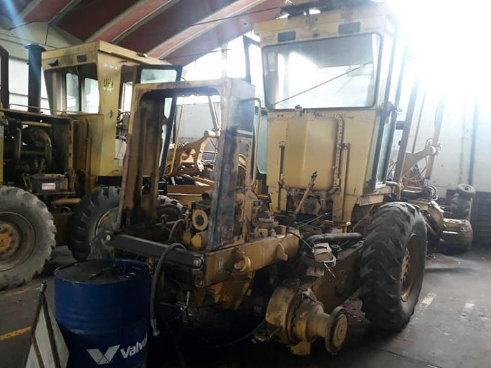 San Guillermo: Reclaman por una motoniveladora en reparación desde el 2014