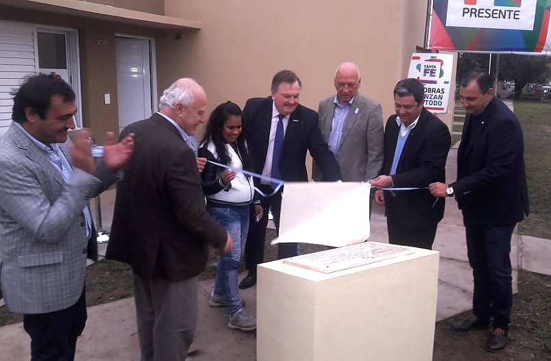 Arrufó: Lifschitz inauguró viviendas y la repavimentación de la ruta 39
