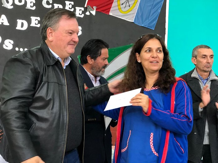 Entregaron aportes a escuelas del departamento