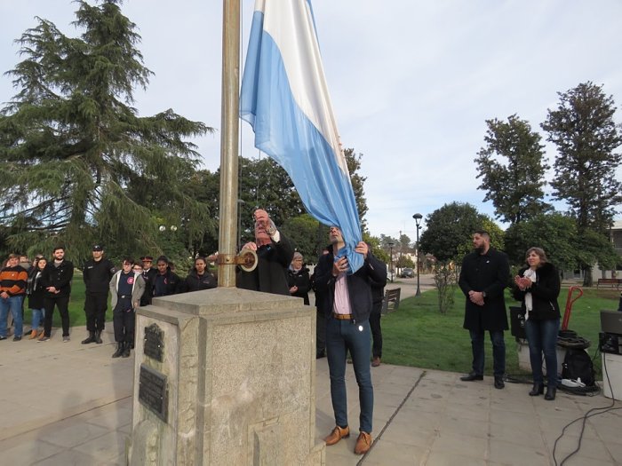 En Suardi también se honró a la Bandera nacional