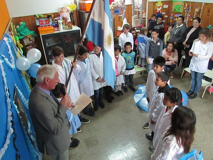 Promesa de lealtad a la Bandera en escuelas rurales de Suardi