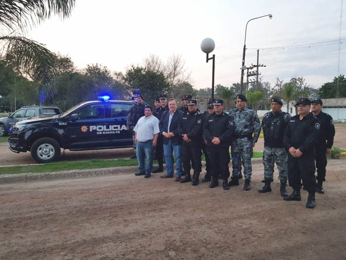 Entregaron 5 móviles policiales a localidades del departamento