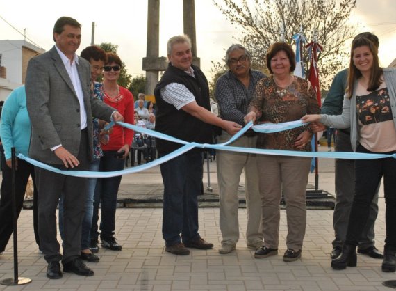 Brinkmann: Tévez inauguró tres nuevas calles adoquinadas