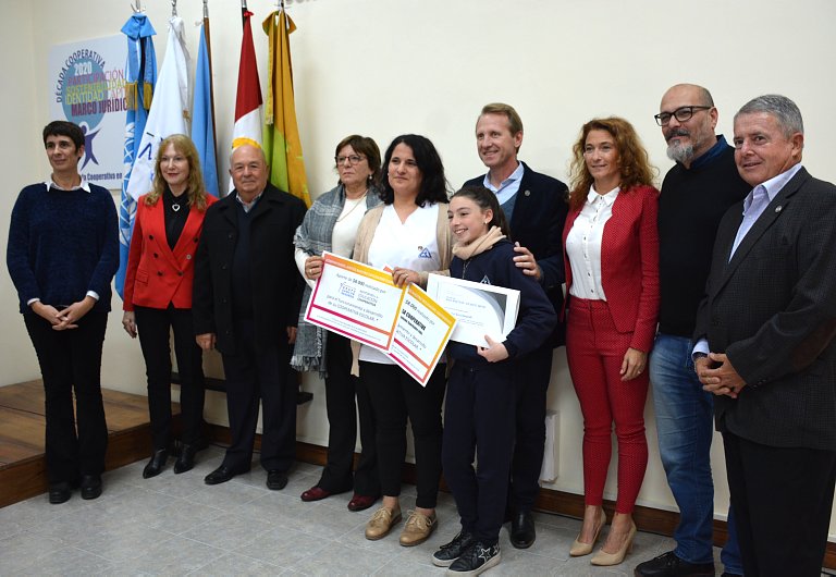 Entregaron fondos a Cooperativas escolares de Sunchales