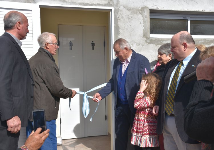 El Club de los Abuelos de Suardi inauguró los nuevos sanitarios