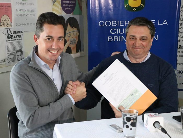Calvo entregó otro importante aporte para el Hospital de Brinkmann
