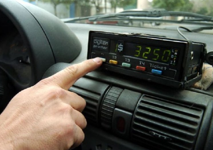Le robaron el auto a una remisera de Porteña