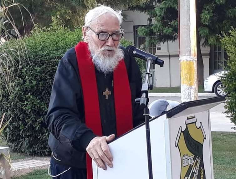 Falleció el Padre Ronald Cribb, cura párroco de Seeber