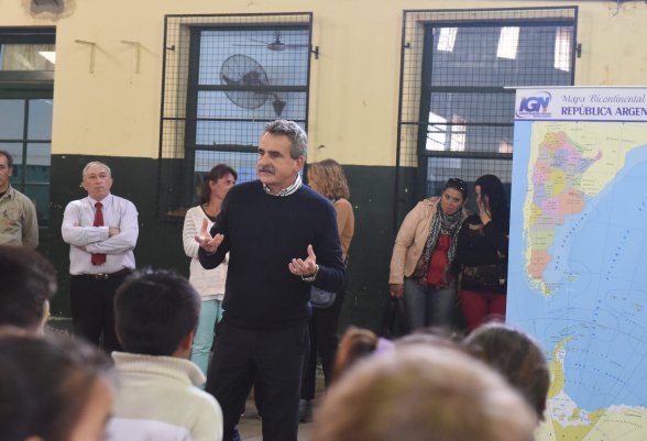 El Ministro de Defensa, Agustín Rossi visitó Ceres y Hersilia
