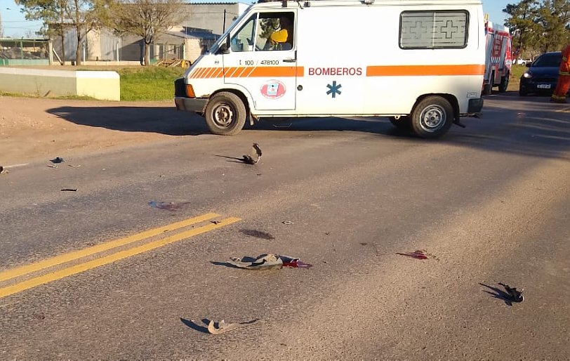 Dos jóvenes lesionados al chocar en el acceso sur de Suardi