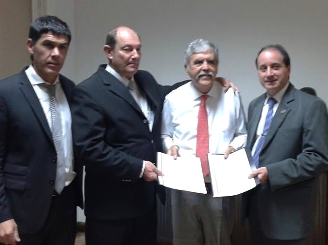 Bolatti firmó un convenio por 30 millones para pavimentar calles
