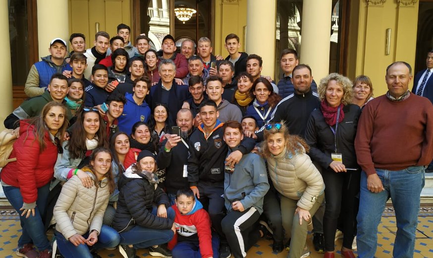 Alumnos del Instituto de Col. Vignaud se encontraron con Macri