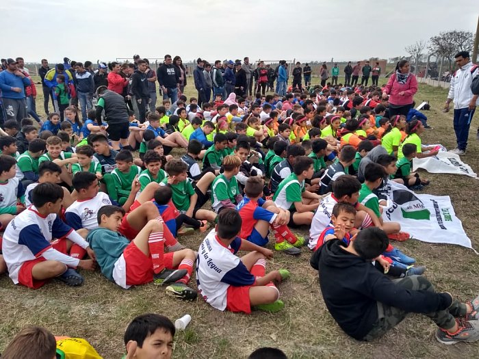 Col. Dos Rosas y La Legua vivió la fiesta del futbol infantil