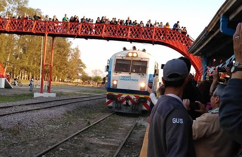 Sunchales vivió una fiesta con la parada del tren de pasajeros
