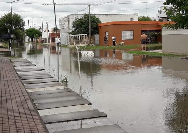 La lluvia provocó anegamientos en barrios de Morteros