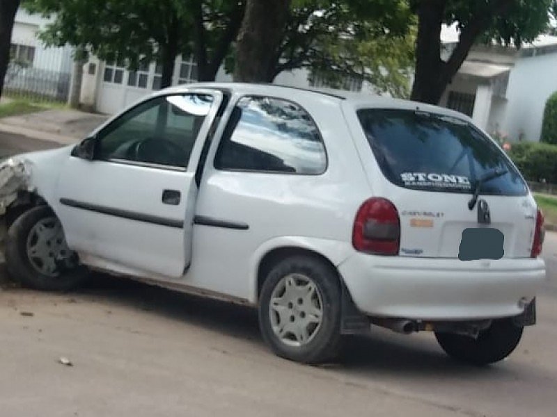 Morteros: Accidente y daños en un vehículo