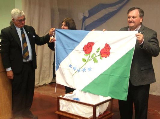 Col. Dos Rosas ya tiene su bandera y escudo