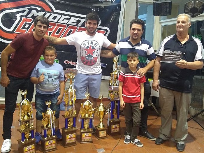 El Midgets del Este tuvo su cena coronación en Freyre
