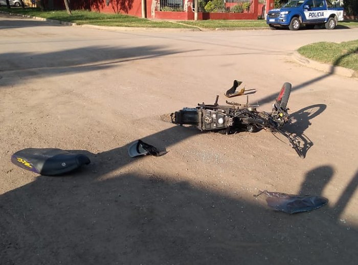 Chocaron un auto y una moto en Brinkmann