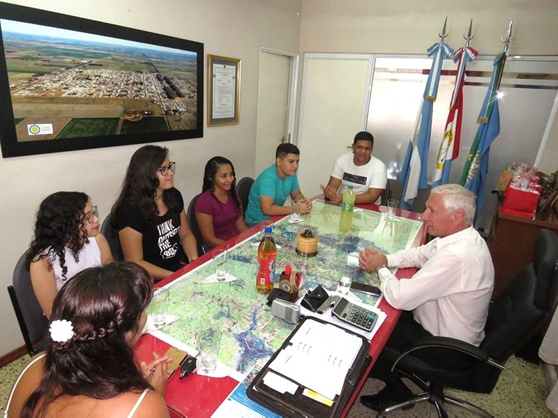 Jóvenes de Brasil visitaron la Municipalidad de Suardi