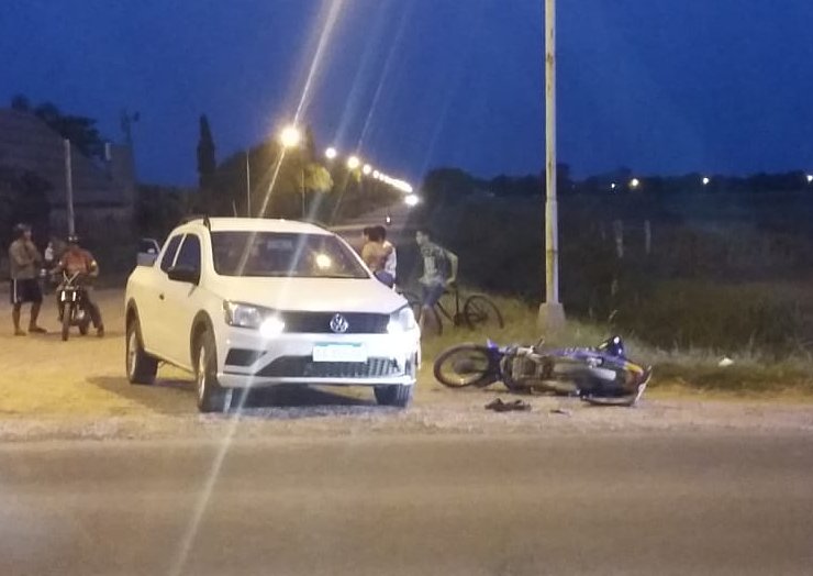 Accidente entre una moto y una camioneta en San Guillermo