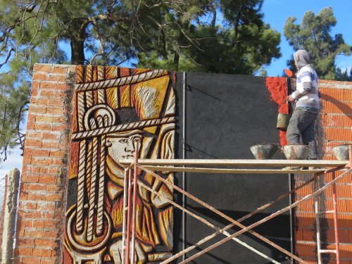 Realizan un mural gigante en el ingreso oeste de Balnearia
