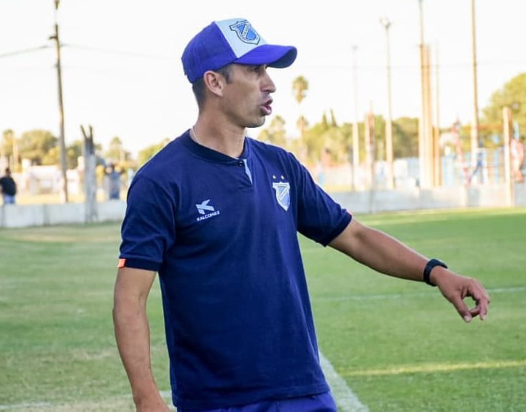 Cambursano dejó de ser el DT de 9 de Morteros