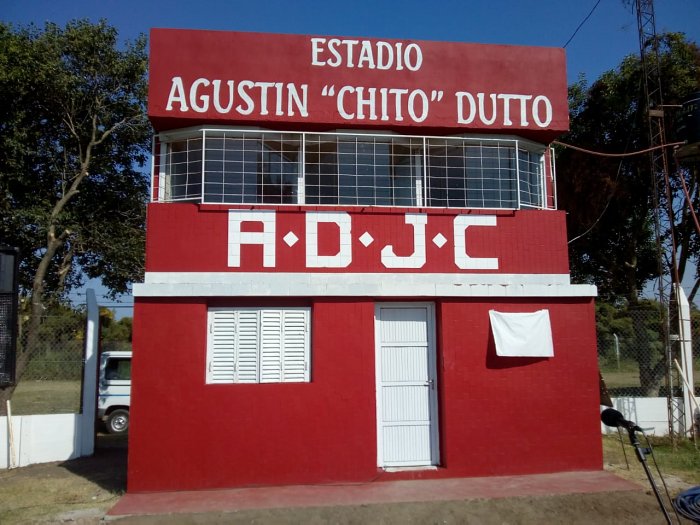 Juniors inauguró obras en su cancha de fútbol y salón social