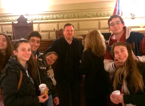 Michlig recibió en el Senado a jóvenes de una escuela de San Guillermo