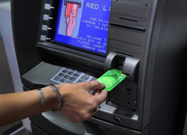 Comienza el pago a empleados públicos y jubilados provinciales
