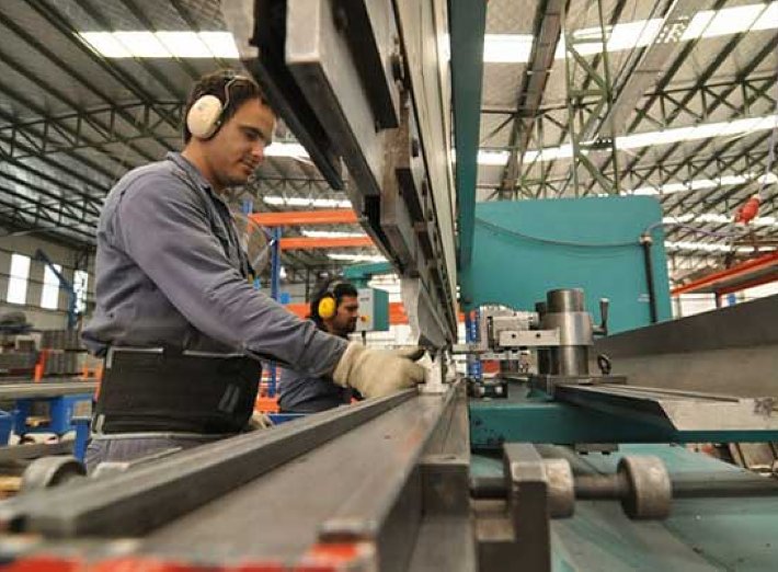 Senadores radicales piden que se agilicen los créditos para pymes
