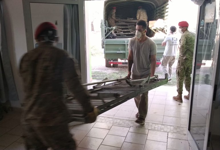 Llegaron camas para el Hospital de campaña en Morteros