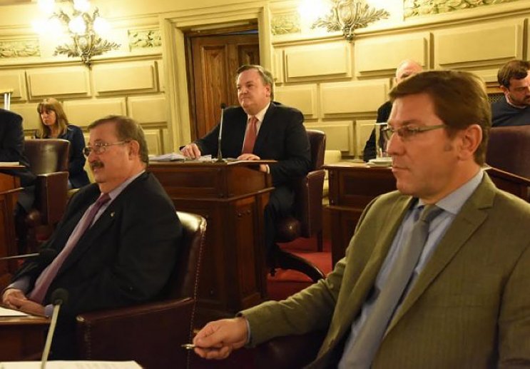 Senadores de la UCR reclaman fondos para municipios y comunas
