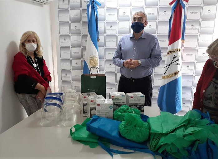 Calvo entregó insumos para personal de salud