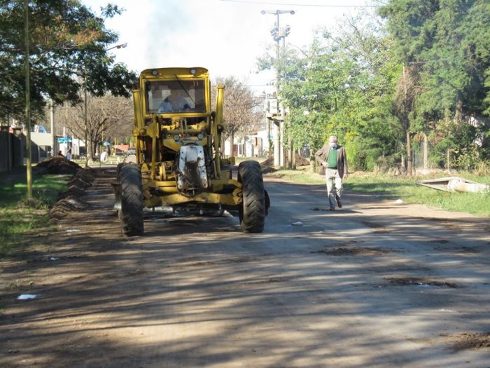 Suardi: Trabajan en mejoras de caminos rurales y pavimento